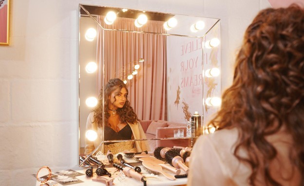 מסלסלים, מחליקים ומברשות. נועה קירל 