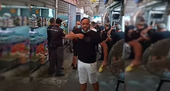 אחד מסוחרי השוק הישן בנתניה הבוקר