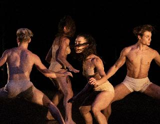 האוויר עומד. להקת המחול קמע