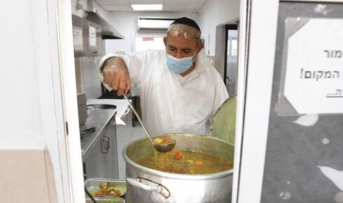 בית התמחוי. "כשילדה בת תשע מטלפנת ואומרת שאין לה אוכל בבית, זה קשה" (צילום: אסף פרידמן) בית התמחוי. "כשילדה בת תשע מטלפנת ואומרת שאין לה אוכל בבית, זה קשה"