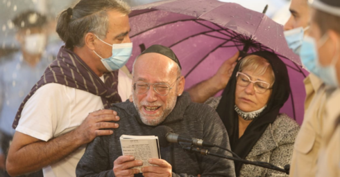 שלמה אביו של ליהוא בן-בסה, נפרד בדמעות