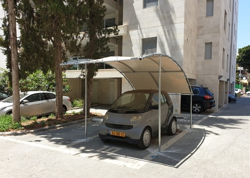 הצללה על מכונית של צל סאן