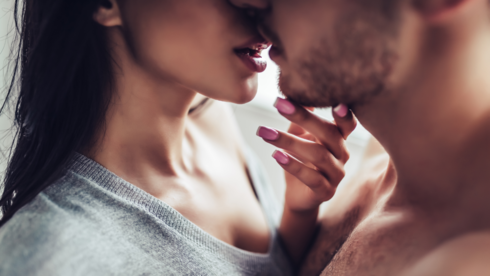 סקס אהבה בני זוג נשיקה