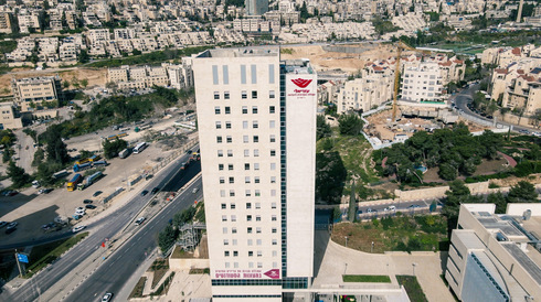 עזריאלי מכללה אקדמית להנדסה לפני תליית הדגל